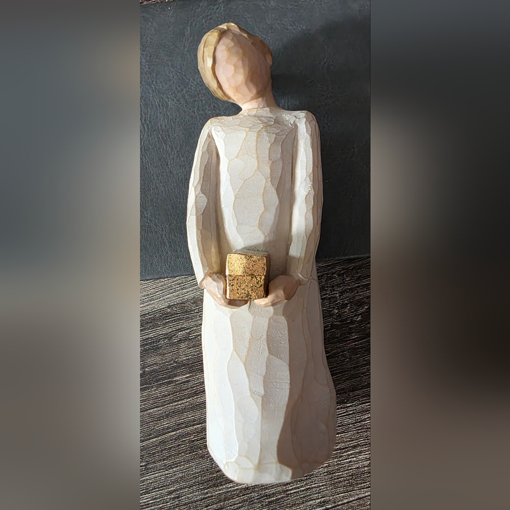 Willow Tree Spirit of Giving Figurine Gold Gift 2008 Susan Lordi 5.5" #26221